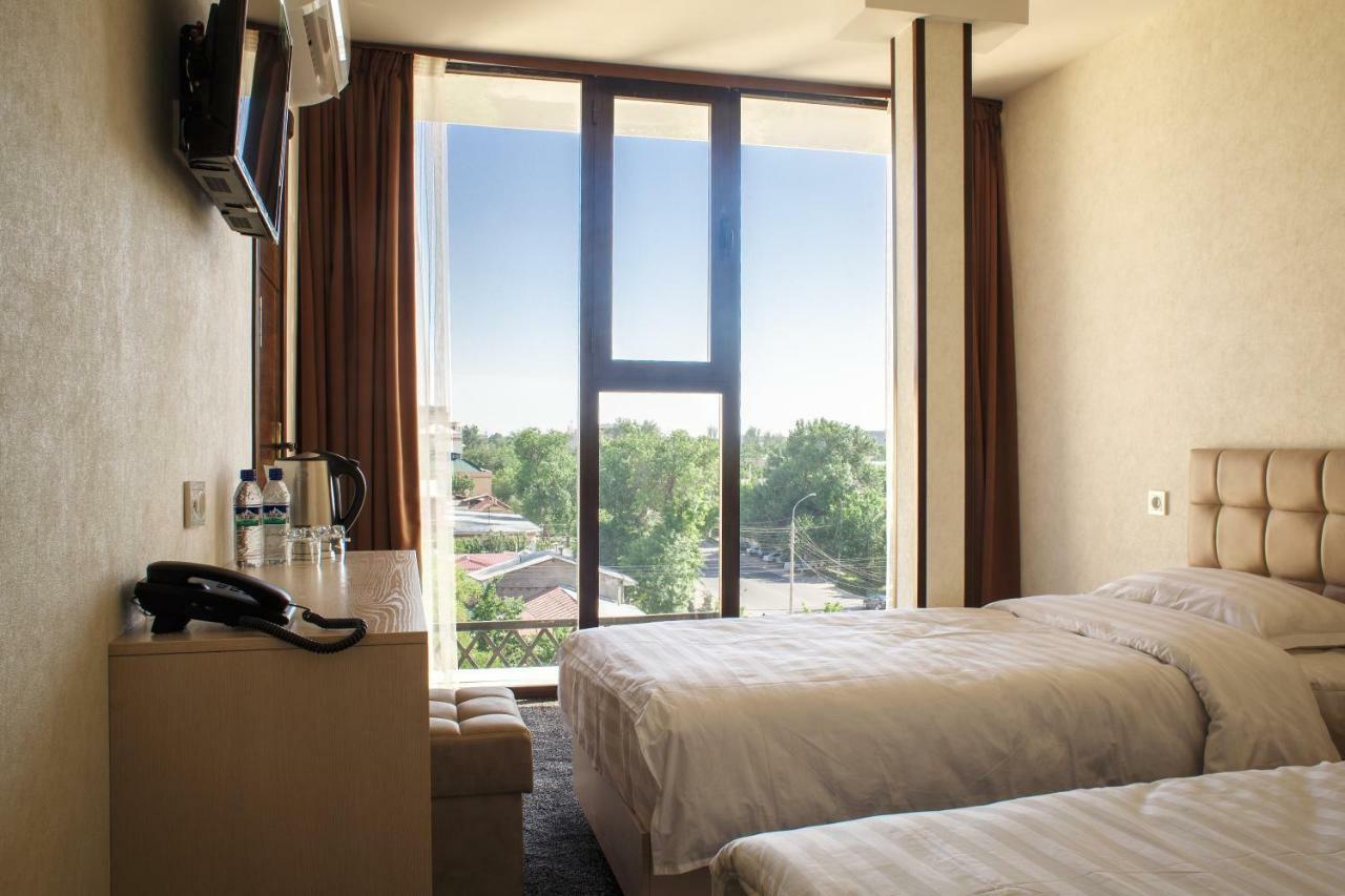 Friday Hotel Ташкент Екстериор снимка